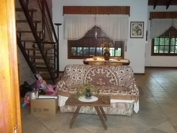 HERMOSO CHALET 5 AMBIENTES / GRAN PARQUE / COCHERA PARA 3 AUTOS / LOTE 10 X 33