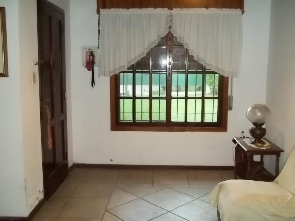 HERMOSO CHALET 5 AMBIENTES / GRAN PARQUE / COCHERA PARA 3 AUTOS / LOTE 10 X 33