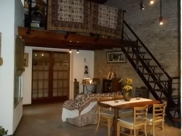 HERMOSO CHALET 5 AMBIENTES / GRAN PARQUE / COCHERA PARA 3 AUTOS / LOTE 10 X 33