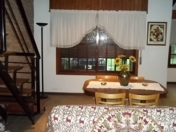 HERMOSO CHALET 5 AMBIENTES / GRAN PARQUE / COCHERA PARA 3 AUTOS / LOTE 10 X 33