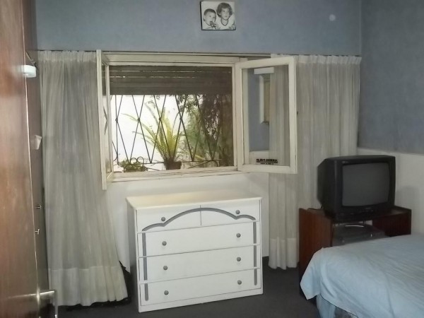 HERMOSO CHALET 5 AMBIENTES / GRAN PARQUE / COCHERA PARA 3 AUTOS / LOTE 10 X 33