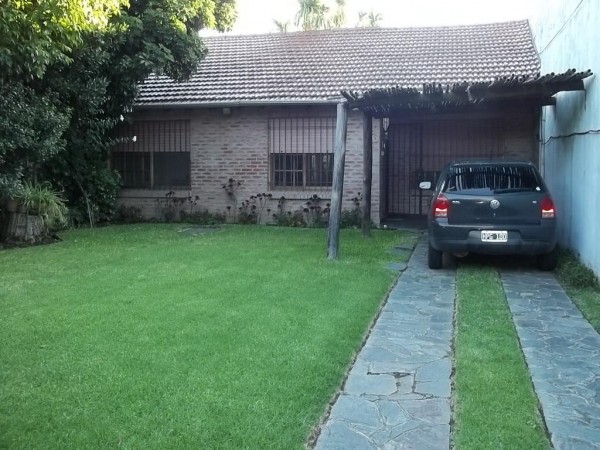 HERMOSO CHALET 5 AMBIENTES / GRAN PARQUE / COCHERA PARA 3 AUTOS / LOTE 10 X 33