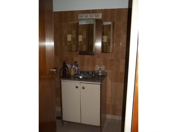 HERMOSO CHALET 5 AMBIENTES / GRAN PARQUE / COCHERA PARA 3 AUTOS / LOTE 10 X 33