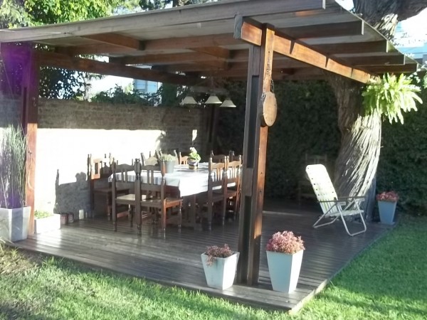 EXCELENTE CHALET EN INMEJORABLE ZONA DE BOULOGNE - 4 AMBIENTES - PARQUE CON PISCINA - QUINCHO