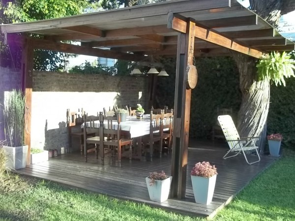 EXCELENTE CHALET EN INMEJORABLE ZONA DE BOULOGNE - 4 AMBIENTES - PARQUE CON PISCINA - QUINCHO