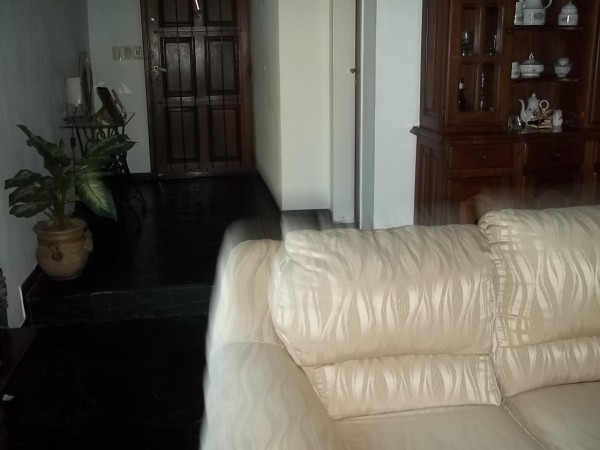 EXCELENTE CHALET EN INMEJORABLE ZONA DE BOULOGNE - 4 AMBIENTES - PARQUE CON PISCINA - QUINCHO