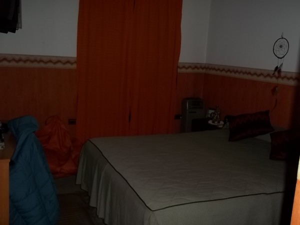 EXCELENTE CHALET EN INMEJORABLE ZONA DE BOULOGNE - 4 AMBIENTES - PARQUE CON PISCINA - QUINCHO