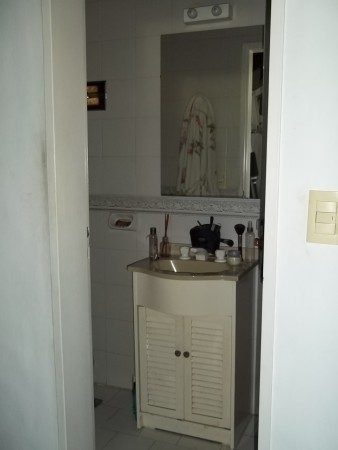 EXCELENTE CHALET EN INMEJORABLE ZONA DE BOULOGNE - 4 AMBIENTES - PARQUE CON PISCINA - QUINCHO