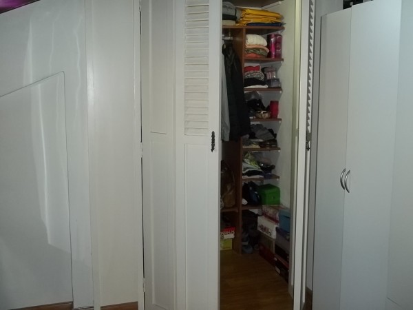 EXCELENTE CHALET EN INMEJORABLE ZONA DE BOULOGNE - 4 AMBIENTES - PARQUE CON PISCINA - QUINCHO