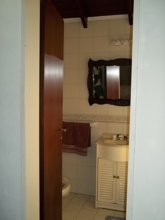 EXCELENTE CHALET EN INMEJORABLE ZONA DE BOULOGNE - 4 AMBIENTES - PARQUE CON PISCINA - QUINCHO