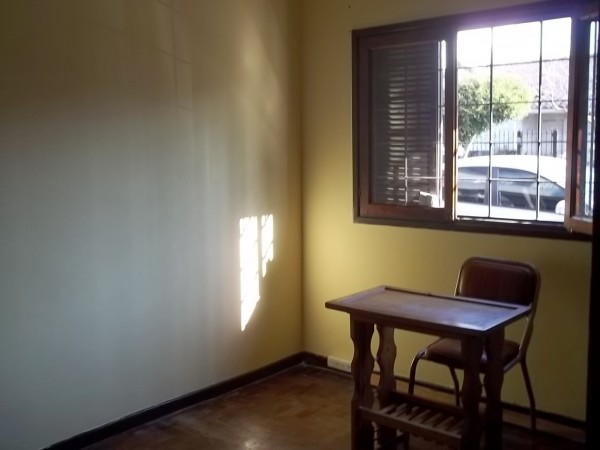 IMPECABLE PH PLANTA BAJA AL FRENTE EN MARTINEZ - EXCELENTE ZONA - 3 AMB - GRAN PATIO CON PARRILLA