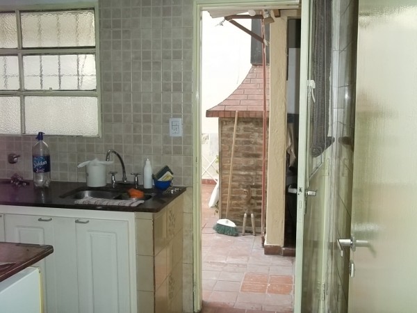 IMPECABLE PH PLANTA BAJA AL FRENTE EN MARTINEZ - EXCELENTE ZONA - 3 AMB - GRAN PATIO CON PARRILLA