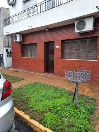 IMPECABLE PH PLANTA BAJA AL FRENTE EN MARTINEZ - EXCELENTE ZONA - 3 AMB - GRAN PATIO CON PARRILLA