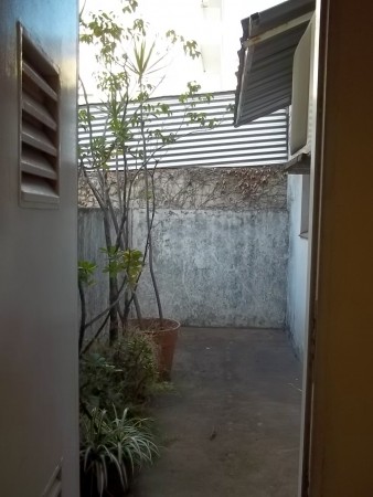 DEPARTAMENTO 1 AMBIENTE DIVIDIDO EN INMEJORABLE ZONA DE MARTINEZ CON PATIO APTO PROFESIONAL