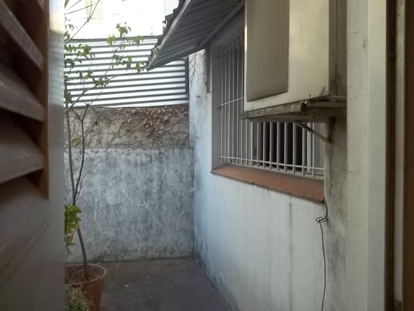 DEPARTAMENTO 1 AMBIENTE DIVIDIDO EN INMEJORABLE ZONA DE MARTINEZ CON PATIO APTO PROFESIONAL