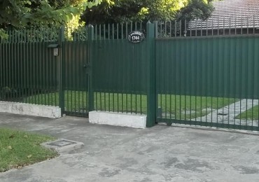 HERMOSO CHALET 5 AMBIENTES / GRAN PARQUE / COCHERA PARA 3 AUTOS / LOTE 10 X 33